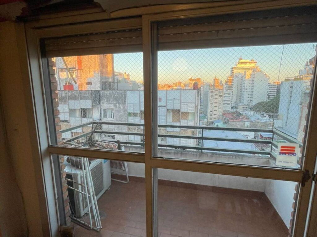 España 720 un dormitorio con doble balcon