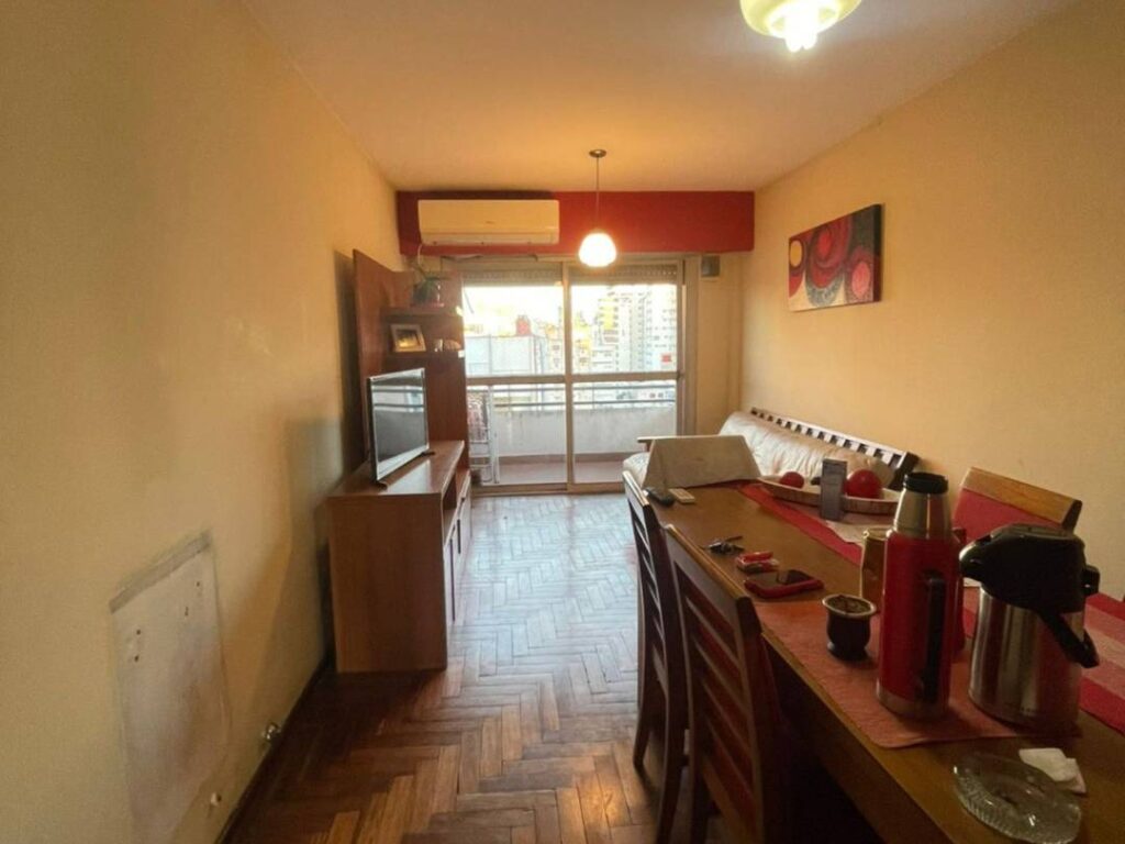 España 720 un dormitorio con doble balcon