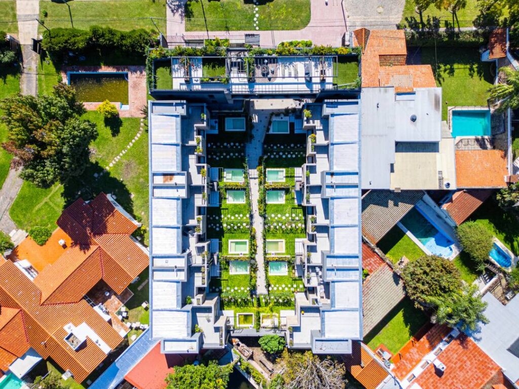 Wilde 455 Desarrollo de Casas en Fisherton con Piscina Privada y Amenities