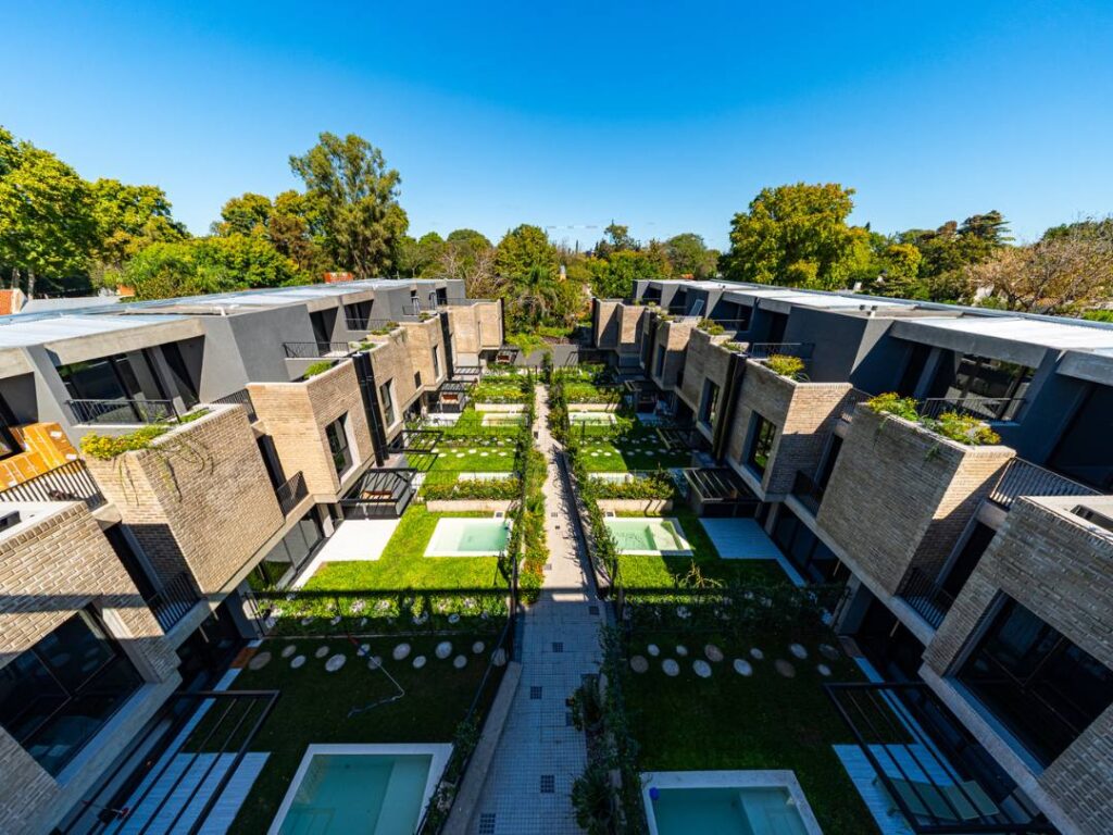 Wilde 455 Desarrollo de Casas en Fisherton con Piscina Privada y Amenities