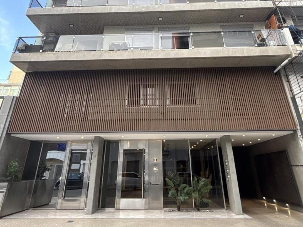 Mendoza 850 Departamentos de 1, 2 y 3 Dormitorios con Patio, Balcón o Terraza