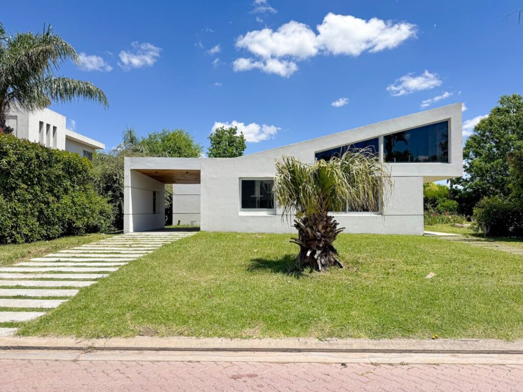 Lote 137 - Casa Reciclada en Funes Hills Miraflores
