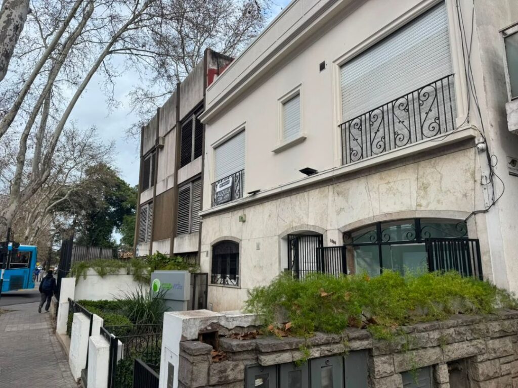 Oroño 1558 Alquiler Comercial en Planta Alta sobre Bv. Oroño
