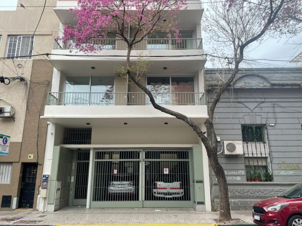 Zeballos 926 - ALQUILER MONOAMBIENTE AMPLIO SEMIPISO A ESTRENAR